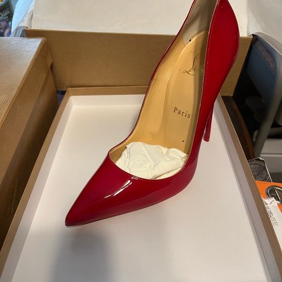 Christian Louboutin pumps New w/box. Tiny flaw wrinkle on the edge of sole - Picture 6 of 11